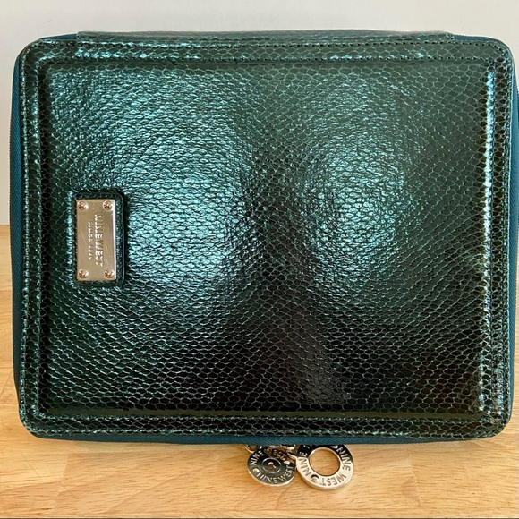 Nine West Emerald Green Metallic Snakeskin Zip IPad Cover - Picture 9 of 12